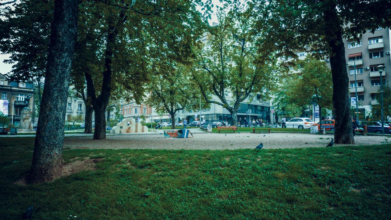Supreme Palace Cube Belgrade Luaran gambar