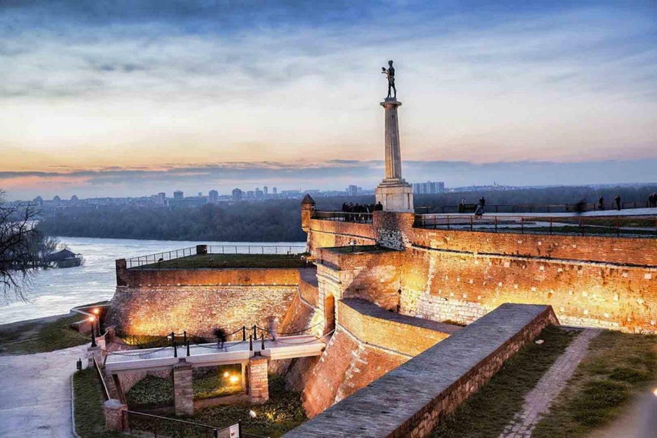 Supreme Palace Cube Belgrade Luaran gambar
